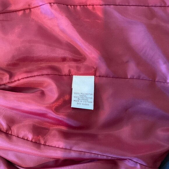 Burgundy Suit Studio - Picture 6 of 8